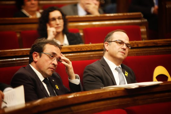 Jordi Turull (right) at the Parliament (by Marc Rovira)