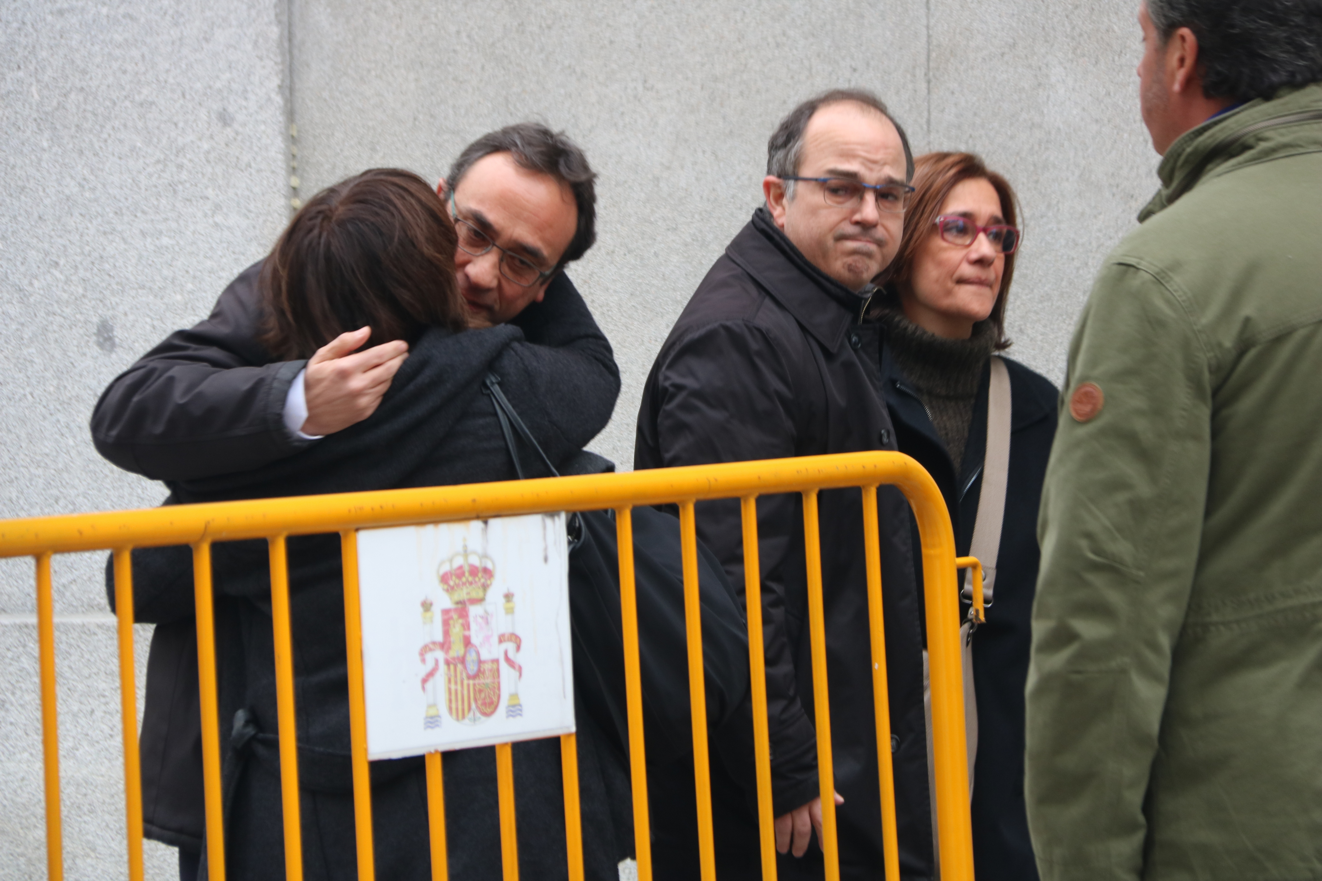MPs Josep Rull (left) and Jordi Turull (right) with their spouses before the Supreme Court hearing on March 23 2018 (by Xavier Alsinet)