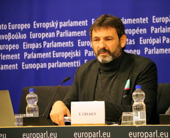 Founder of Proactiva Open Arms at European Parliament (by ACN)