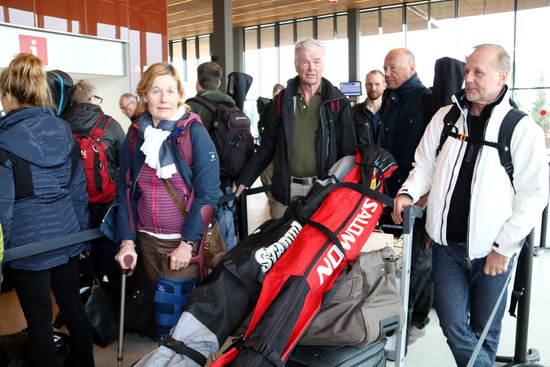 Swedish tourists at the Lleida-Alguaire airport, in Catalonia (by Estela Busoms)