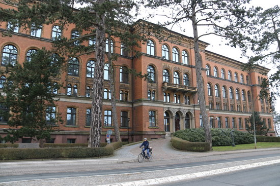 The building hosting the high court and the prosecutor of Schleswig-Holstein (by Guifré Jordan)