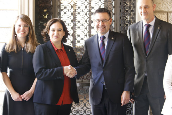 Barça president Josep Maria Bartomeu (centre right) alongside mayor of Barcelona Ada Colau (centre left) 