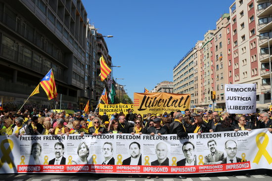 Banners showing images of Catalan officials behind bars demanding their release during the protest on April 15 2018 (by Gemma Sánchez)