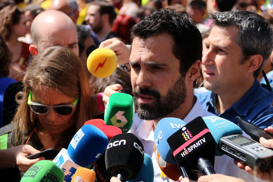 Speaker of the Catalan Parliament Roger Torrent giving statements to the press on April 15 2018 (by Gemma Sànchez)