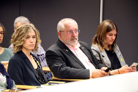 Deposed Catalan culture minister Lluís Puig (center) (by Blanca Blay)