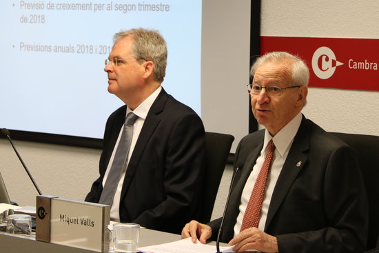 The Barcelona Chamber of Commerce most senior officials during a press conference on April 26, 2018 (by Ignasi Díez)