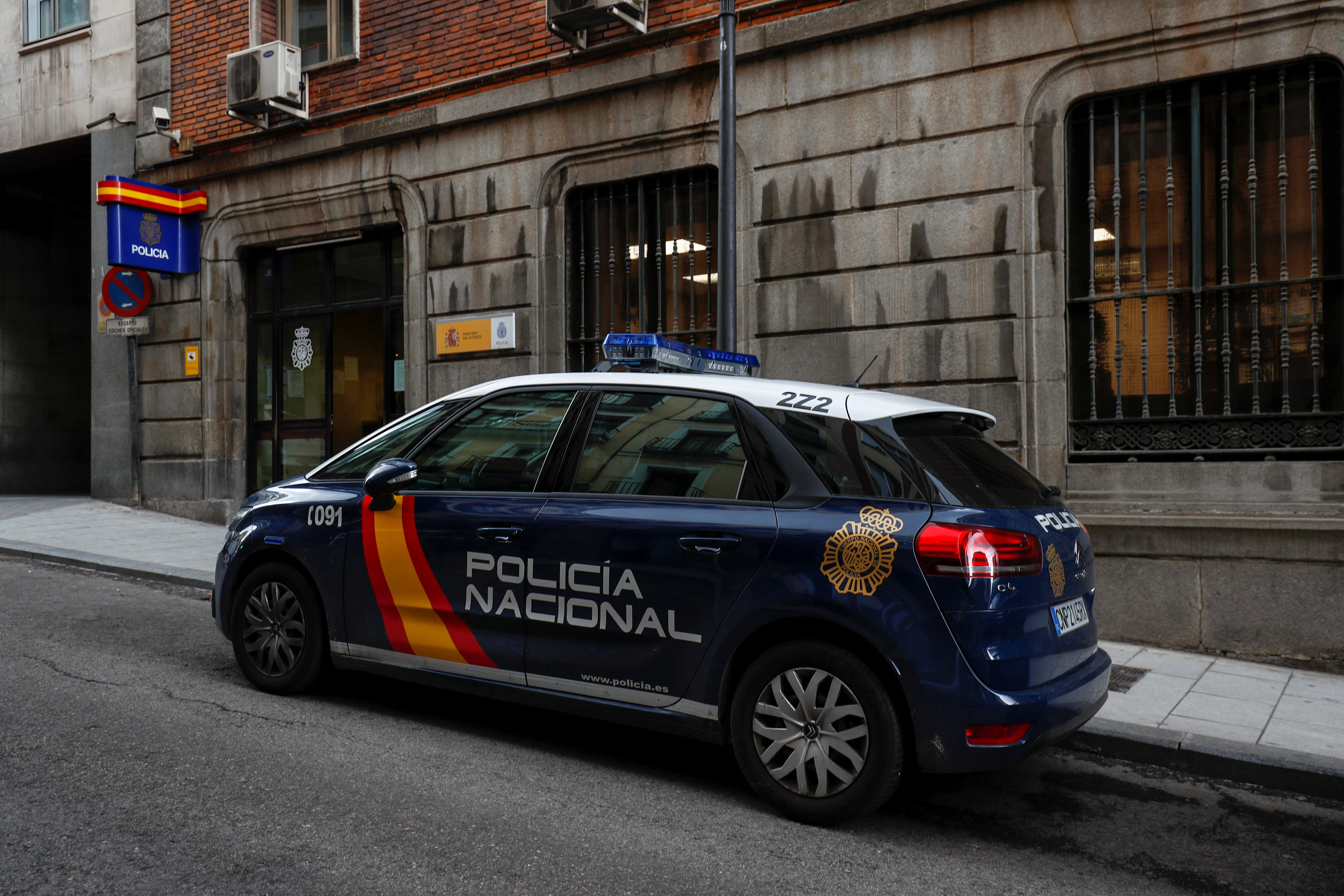 Spanish police car in Madrid (by REUTERS/Juan Medina)