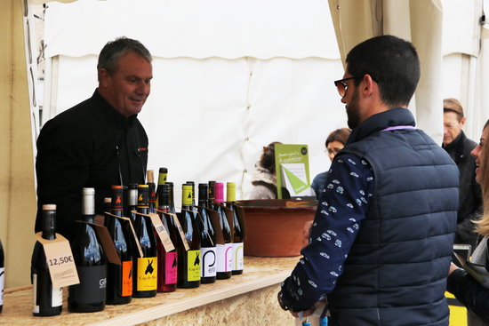 Image of a stall in the Falset wine fair on April 29, 2018 (by Sílvia Jardí)