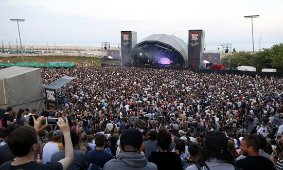 The audience at the 2017 Primavera Sound, Ray Ban stage on June 2 2017 (by Pau Cortina)