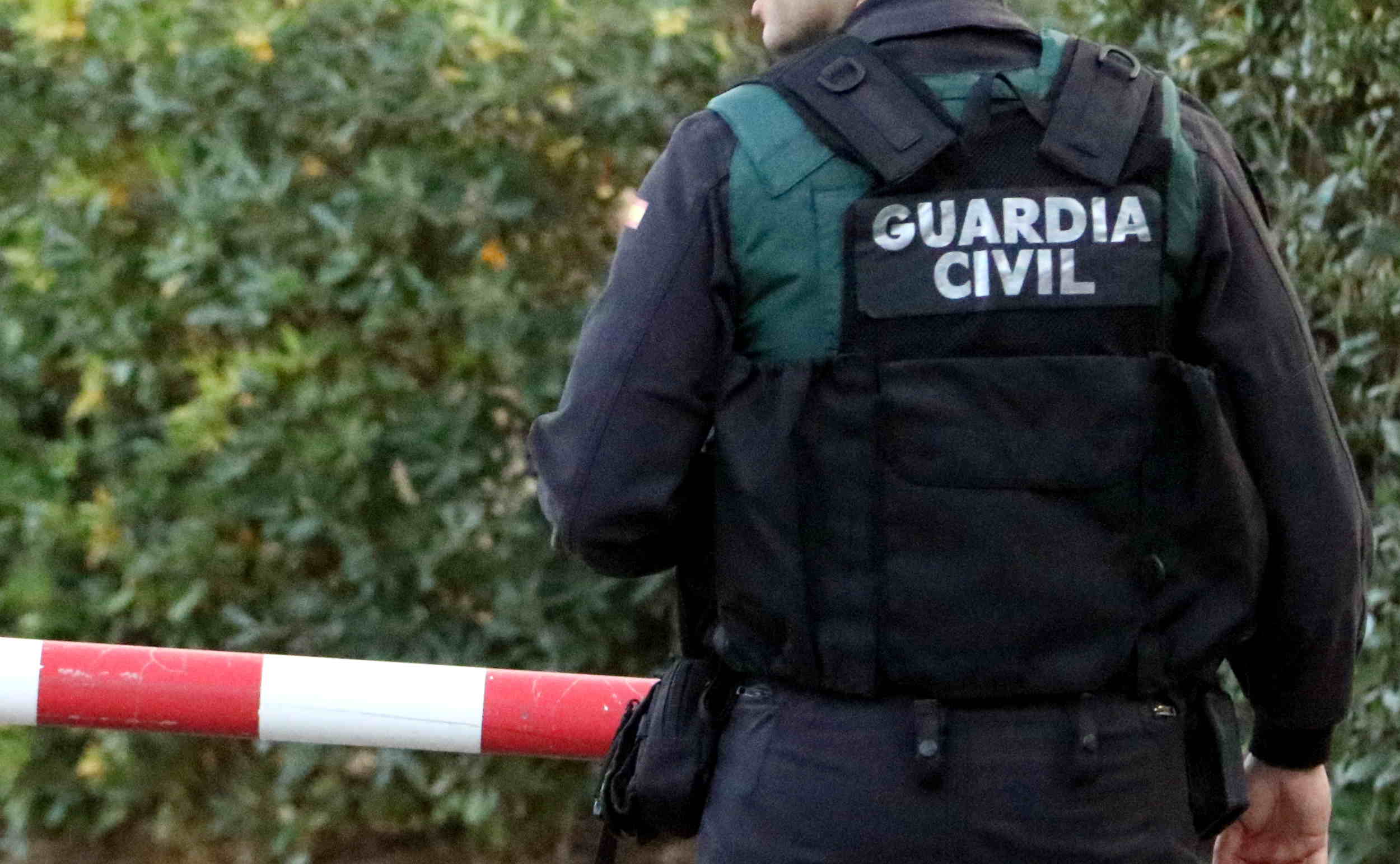 Spanish Guardia Civil police officer (by ACN)