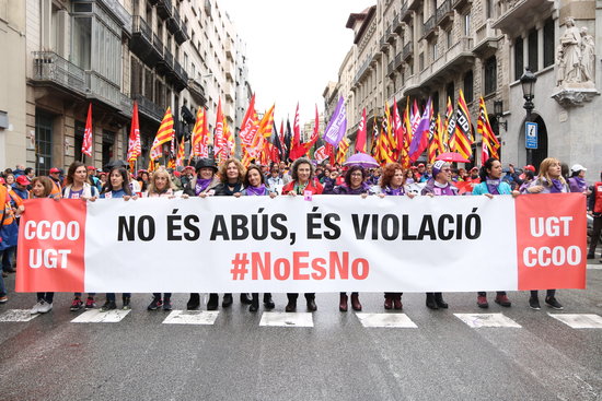 Banner reading 'It is not abuse, it is rape' during the main 2018 Workers' Day demonstration in Barcelona (by Andrea Zamorano)