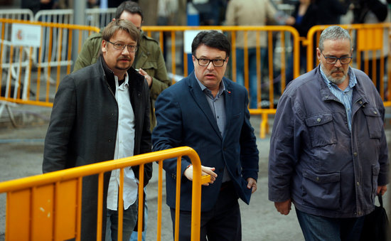 Former member of the Parliament Joan Josep Nuet arrives in court (by ACN)