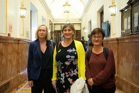 Assumpta Escarp, Alba Vergés and Marta Ribas, MPs presenting Catalan Parliament's proposal on euthanasia in Spanish Congress (by Catalan Parliament)