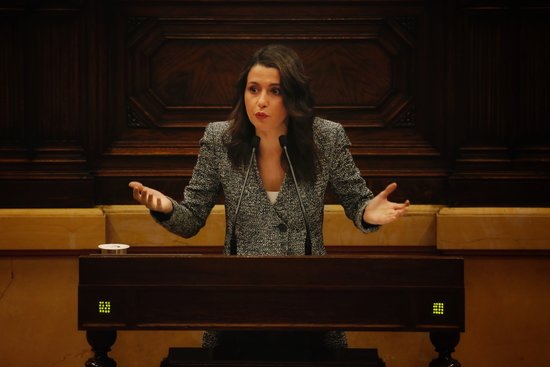 Ciutadans leader Inés Arrimadas in parliament (by Marc Rovira)