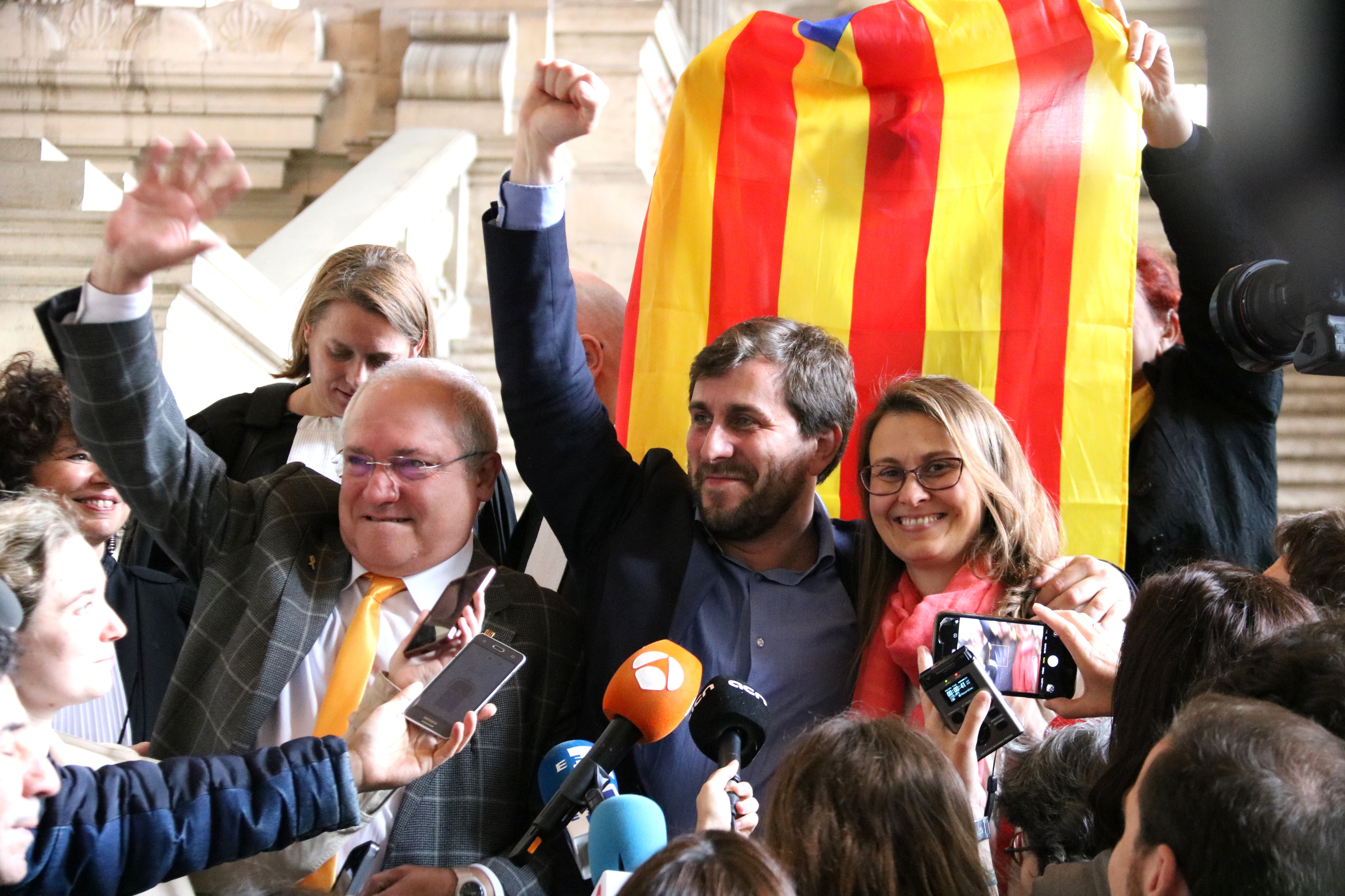 Catalan politicians Lluís Puig, Toni Comín and Meritxell Serret celebrating Belgium's decision of their extradition requests on May 16, 2018 (by Blanca Blay)