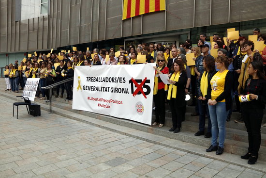 Some 200 Catalan administration public workers in Girona on May 18, 2018 (by Lourdes Casademont)