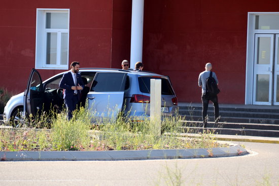 Roger Torrent outside the Estremera prison in Madrid region (by ACN)