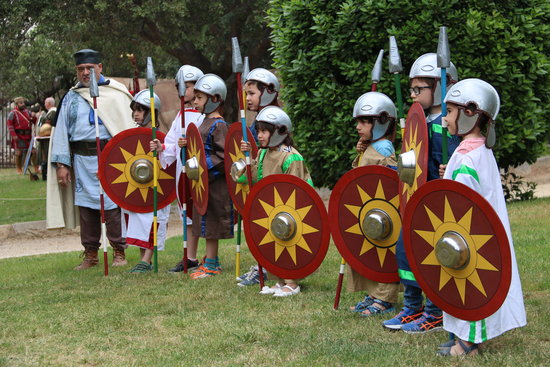 Children taking part in Tarraco Viva festival (by ACN)