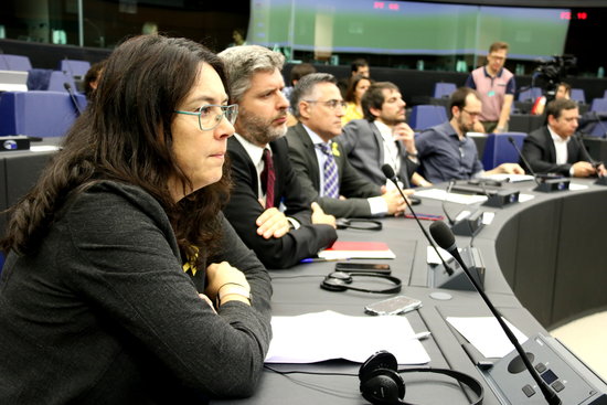 Diana Riba, the wife of deposed minister Raül Romeva, at the European Parliament (by Laura Pous)