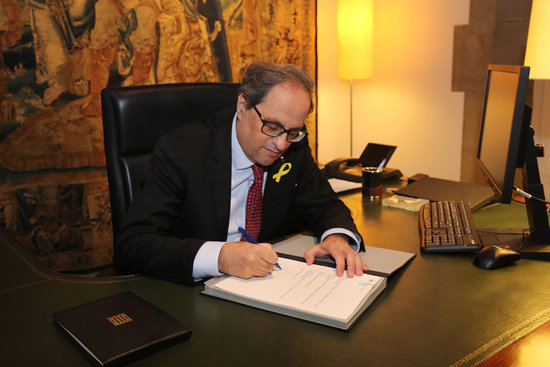 Quim Torra signing new decree for nominated ministers to form government (by ACN)