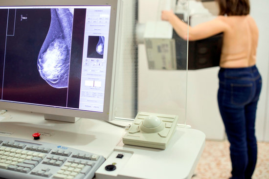 A woman undergoing a mammogram (by Institut d'Assistència Sanitària)