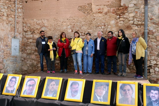 Family members of politicians in jail or abroad during an act at Collbató on April 28 2018 (by Mar Martí)