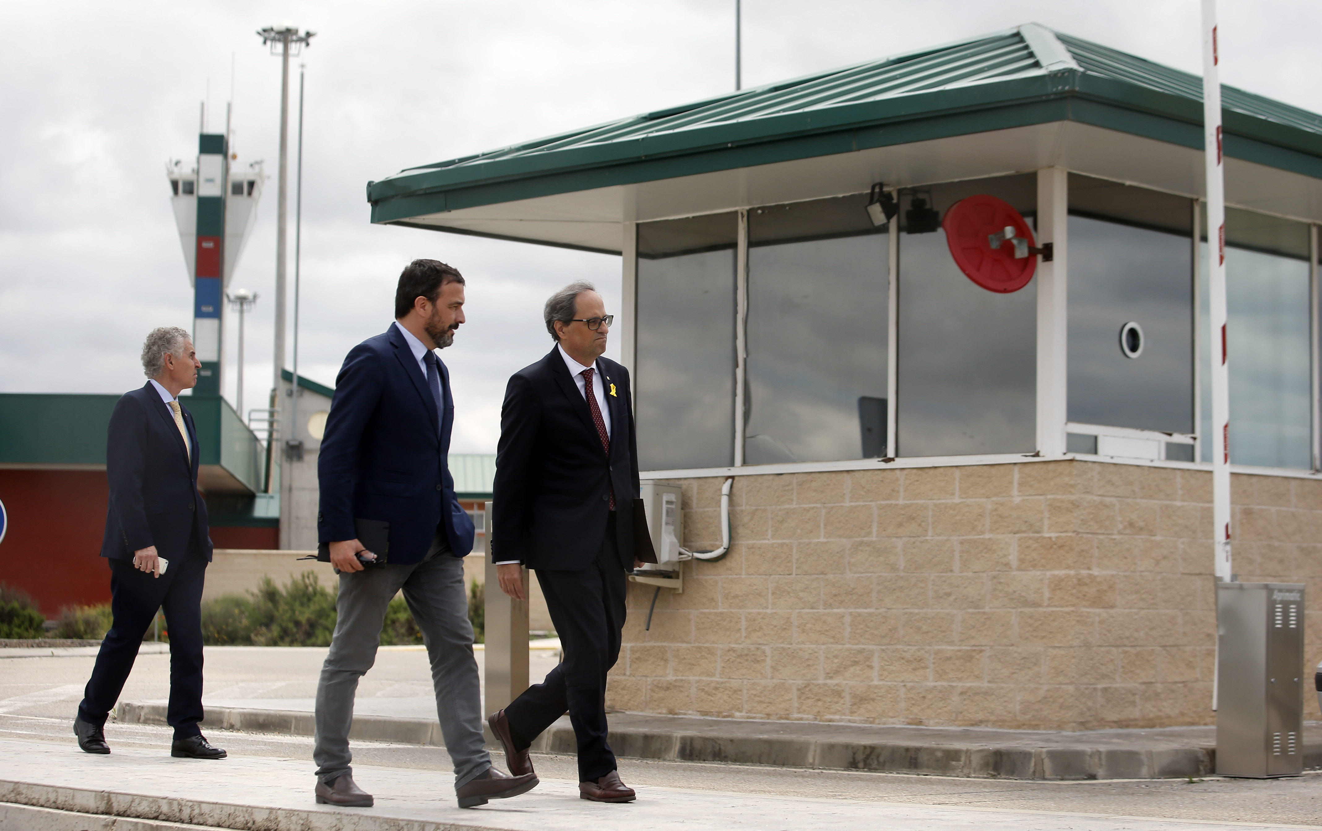 Catalan president Quim Torra leaving Estremera prison after visiting jailed politicians (by ACN)