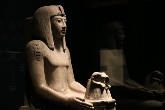 A statue of the pharaoh Seti II in the exhibit 'Pharaoh. Kind of Egypt.' at the Barcelona CaixaForum on June 7 2018 (by Aina Martí)