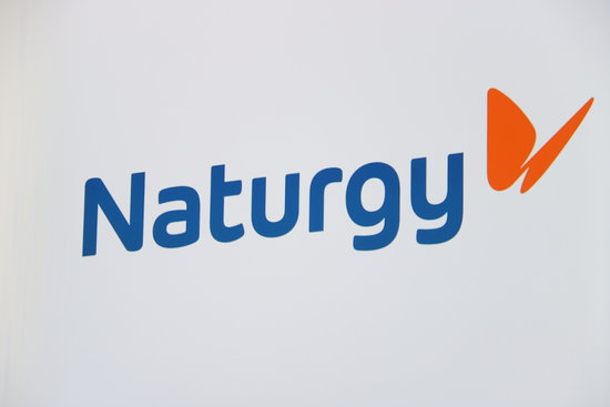 The new logo of Naturgy in a screen during a stakeholders meeting in Madrid on June 27, 2018 (by Andrea Zamorano)
