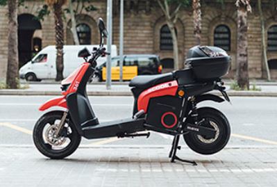 A Scoot scooter in Barcelona (Screenshot of company website/www.scoot.co)