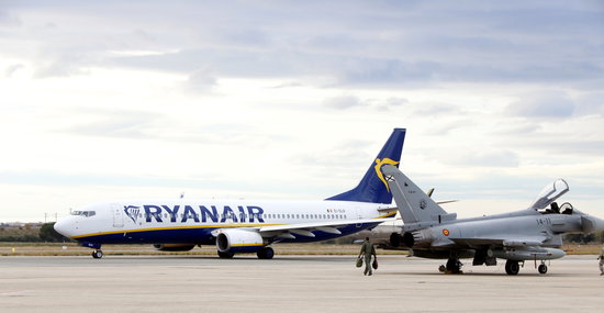 Ryanair plane at Reus airport (by ACN)