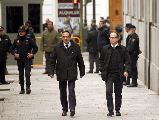 Former ministers Josep Rull (left) and Jordi Turull arrive in Spain's Supreme Court in Madrid on the day of their imprisonment (by ACN)