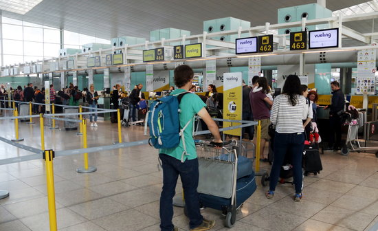 Passengers at the Barcelona airport (by ACN)