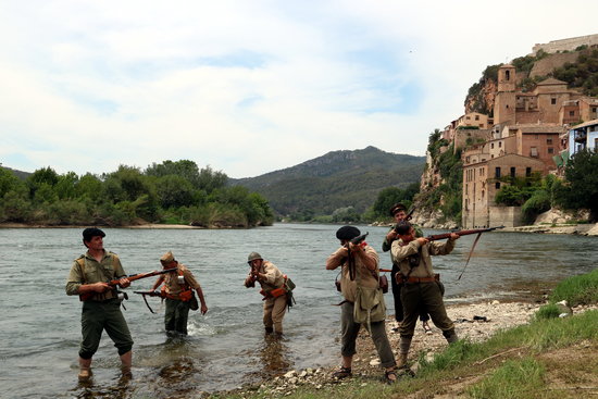 Reenactment of the Battle the Ebre in July 2018, in Miravet (by ACN)