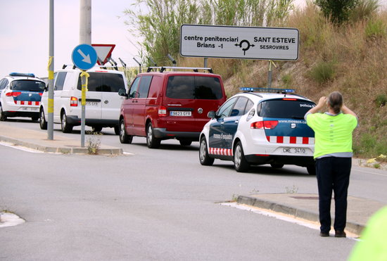 Jordi Turull, Josep Rull, Joaquim Forn finish relocation to Catalan prison (by ACN)