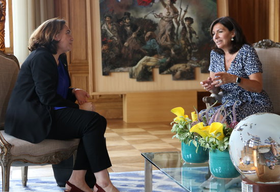 Barcelona mayor Ada Colau and Paris mayor Anne Hidalgo in the Paris City Hall on July 11, 2018 (by Blanca Blay)