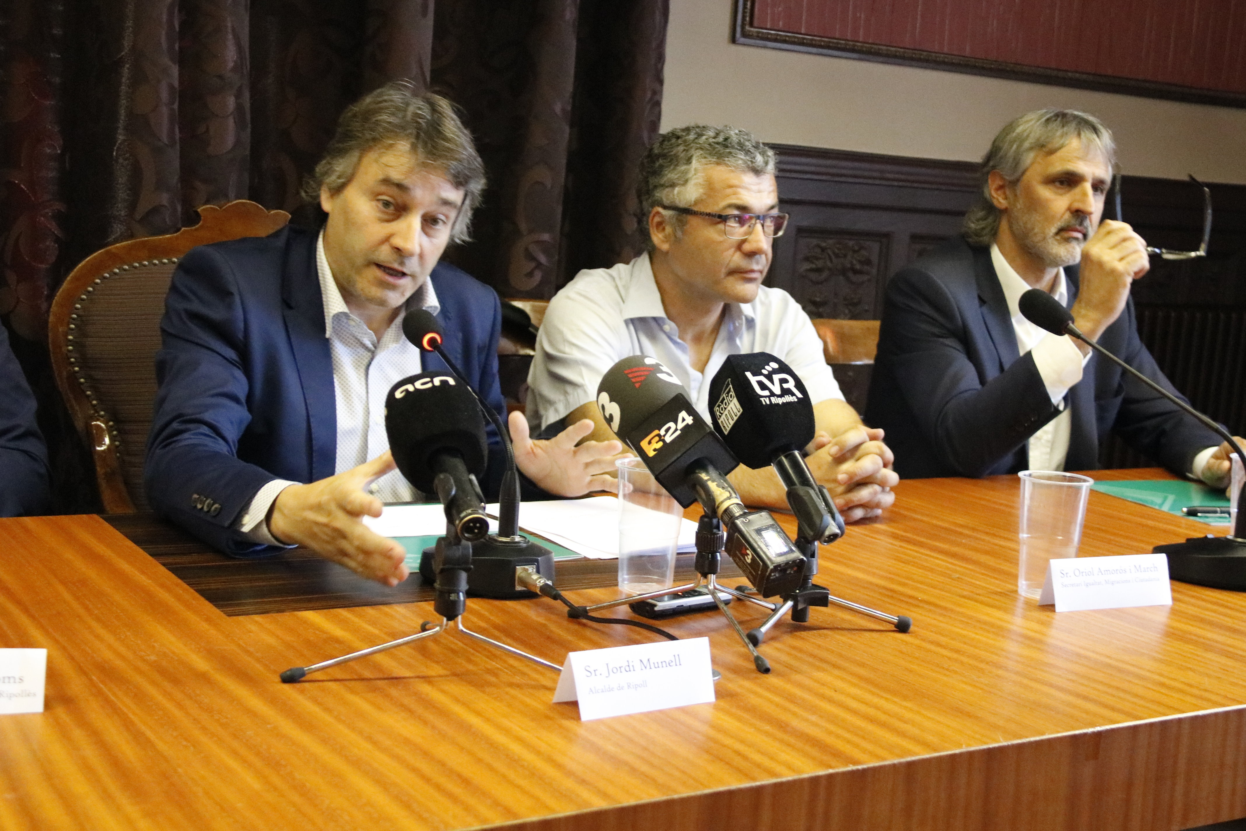 From left to right: the mayor of Ripoll, secretary of equality on July 26 2018 (by Lourdes Casademont)