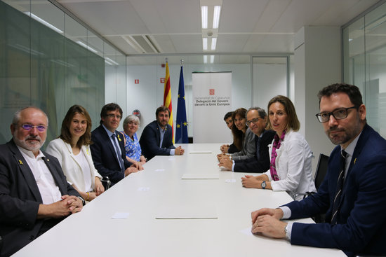 Carles Puigdemont meeting with president Quim Torra, Meritxell Serret, Clara Ponsatí, Lluís Puig, Toni Comín, and councillors Borràs, Chacón, Puigneró (ACN)