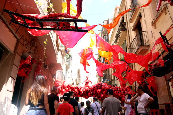 A decorated street during the Festa Major de Grácia in Barcelona (ACN)