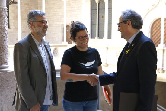 Catalan president Quim Torra (right) meets with CUP MPs Natalia Sánchez and Carles Riera (by Rafa Garrido)