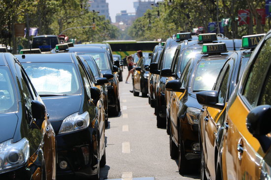 Taxi drivers protest in Barcelona (by ACN)