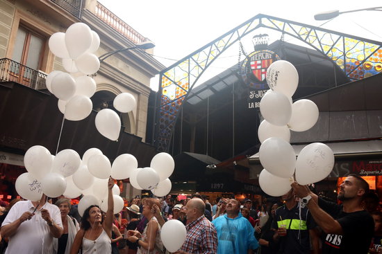 Balloons floated over La Rambla as a remembrance for the August 17 incidents' victims (by Pere Francesch)