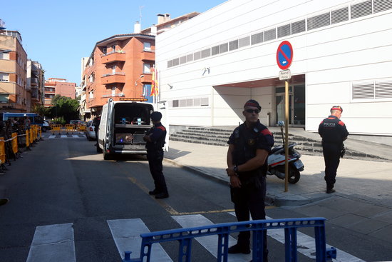 The Catalan police station in Cornellà, after the August 20, 2018 attack (by Pere Francesch)