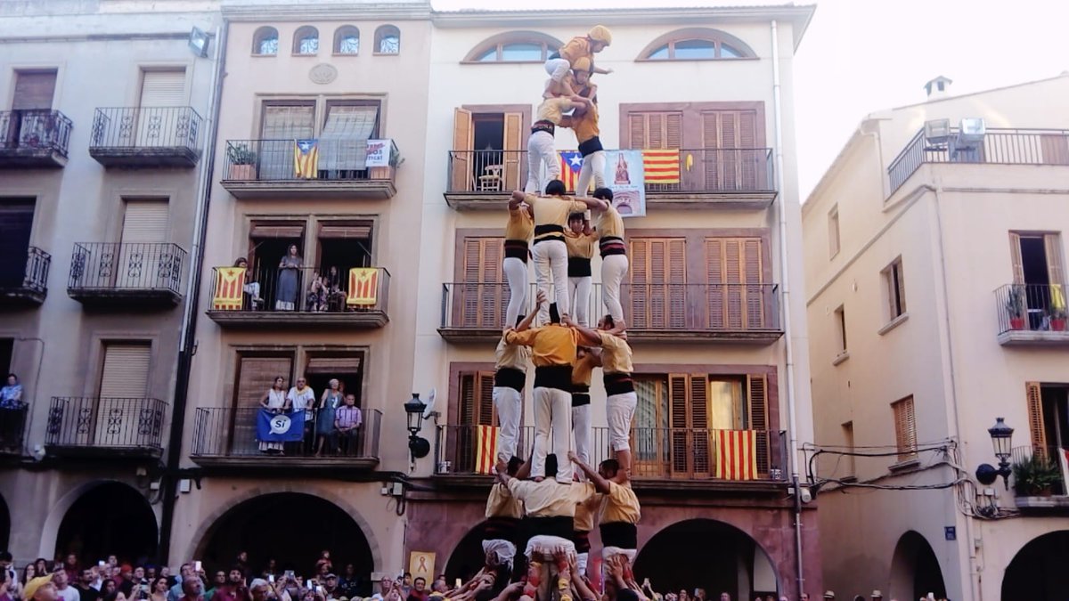 The 'bordegassos' human towers group in Vilanova i la Geltrú in a performance in September 2018 (by Bordegassos de Vilanova)