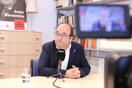 The Catalan Socialist leader Miquel Iceta during an interview with the Catalan News Agency (by Bernat Vilaró)