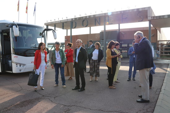 MEPs in front of the Lledoners prison (by ACN)