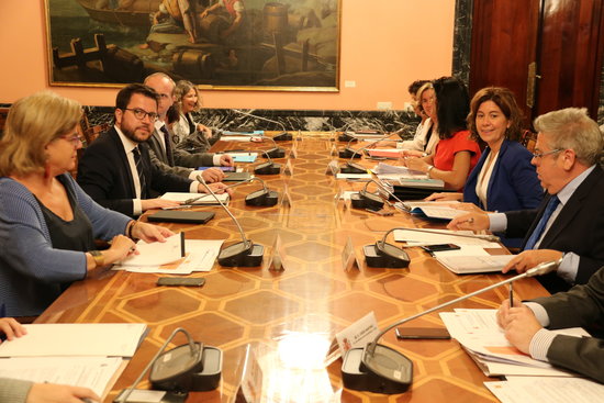 The Catalan vice president Pere Aragonès (left) with some Spanish finance ministry officials on Septermber 2015, 2018 (by Roger Pi de Cabanyes)