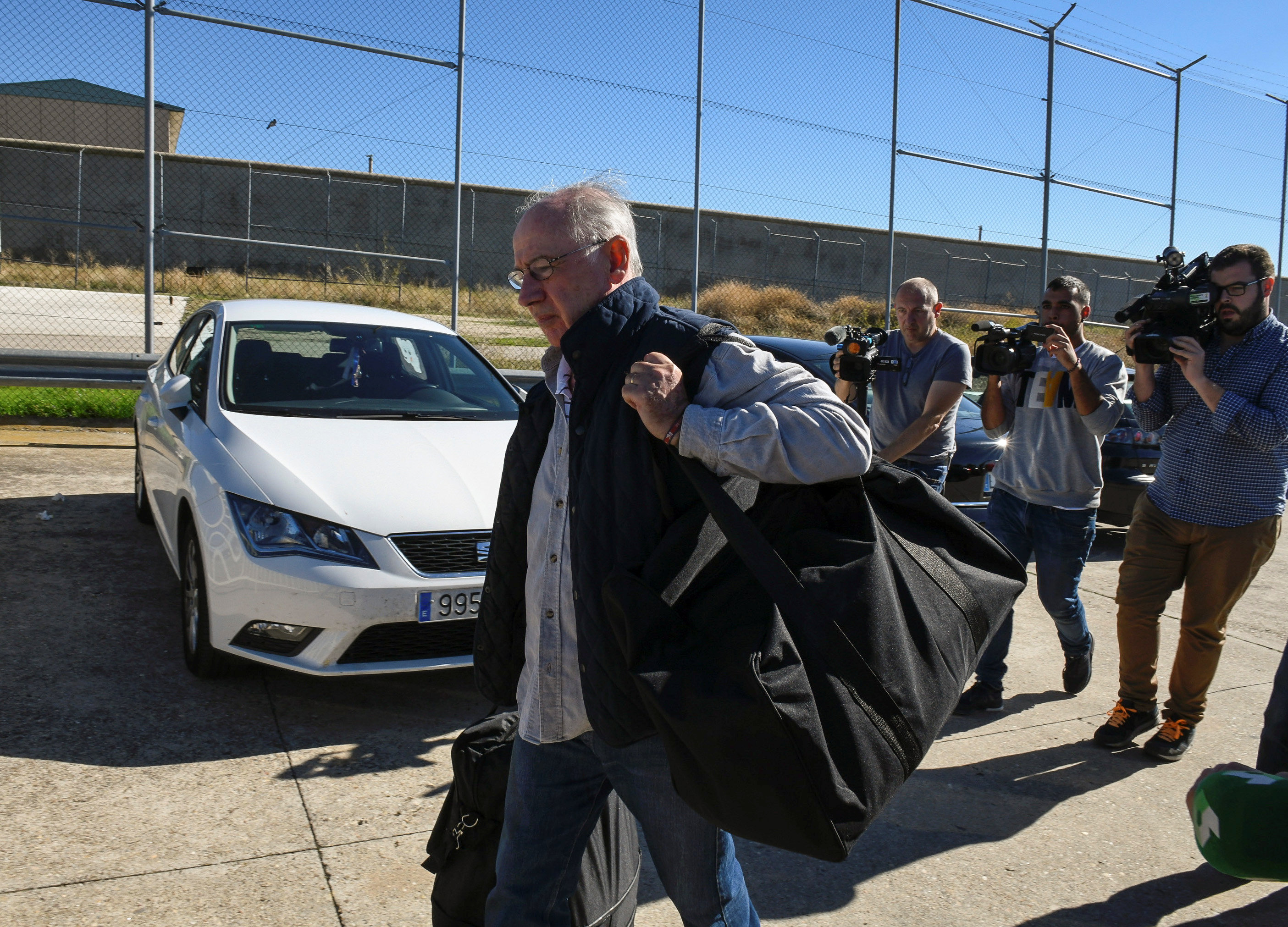 The former Spanish vice president, Rodrigo Rato, on his way to enter prison on October 25, 2018 (by Reuters)