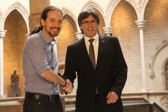Image of a meeting Puigdemont (right) and Iglesias held in 2016 when the former was Catalan president (by Rafa Garrido)