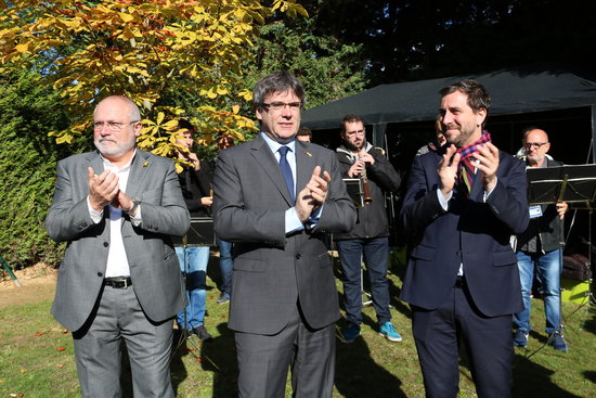 Carles Puigdemont (in the middle), along with his former ministers Lluís Puig (left) and Toni Comín (right)